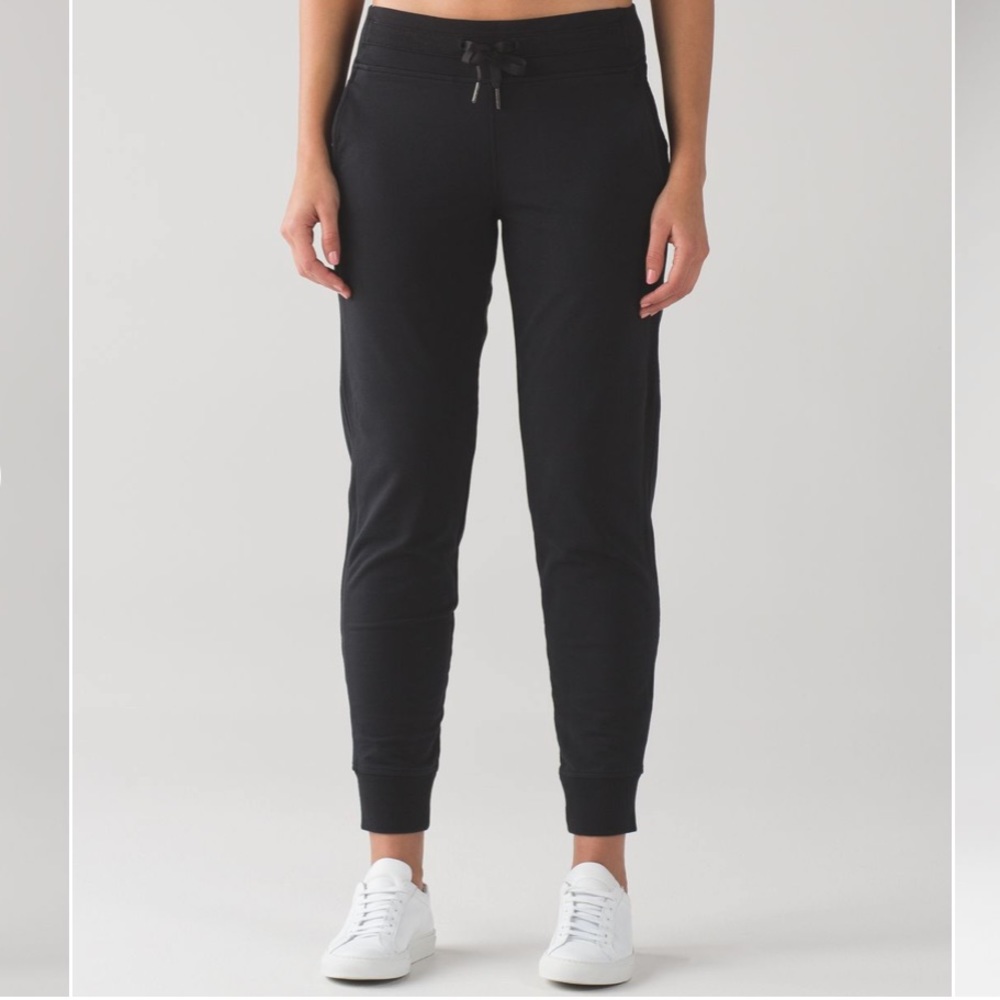 Lululemon Fleece Please Jogger in Black